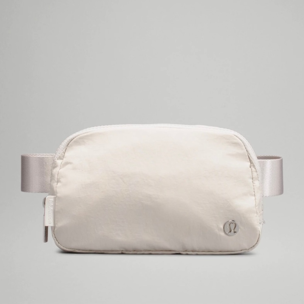 NWT Lululemon Everywhere belt bag